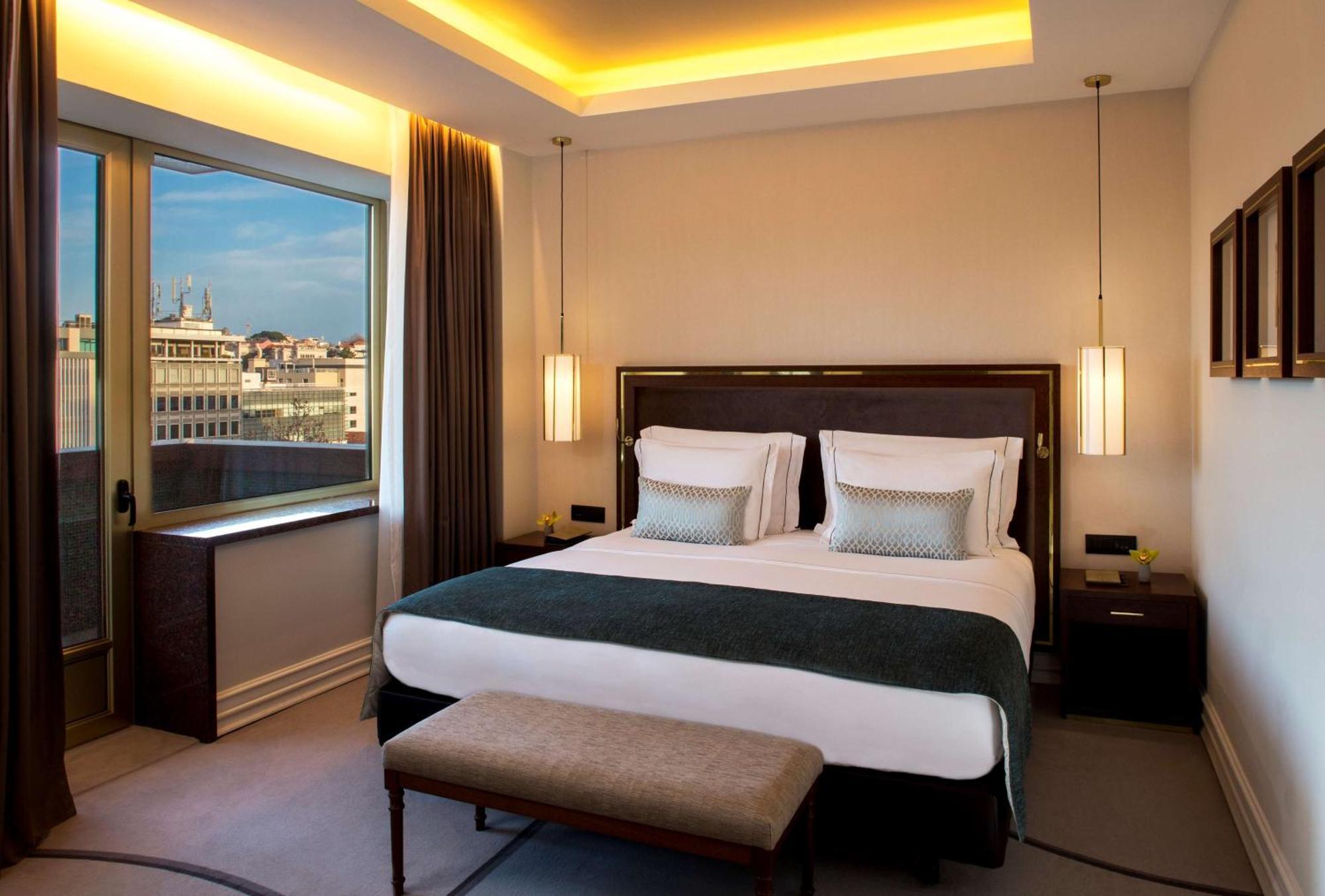 티볼리 아베니다 리베르다데 더 리딩 호텔 오브 더 월드 리스본 외부 사진 A bedroom at the Four Seasons Hotel, London