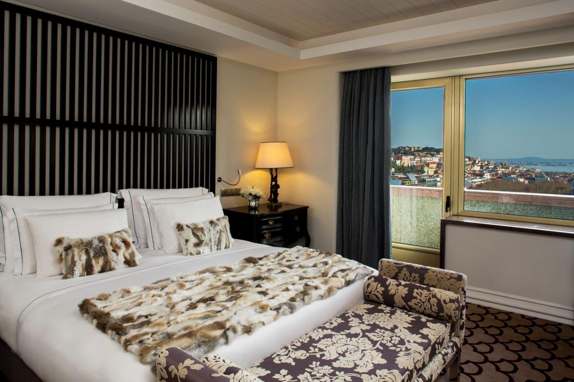 티볼리 아베니다 리베르다데 더 리딩 호텔 오브 더 월드 리스본 외부 사진 A bedroom at the hotel