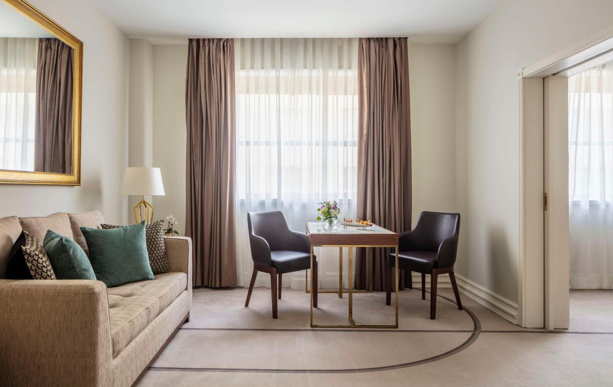 티볼리 아베니다 리베르다데 더 리딩 호텔 오브 더 월드 리스본 외부 사진 A living room at the hotel