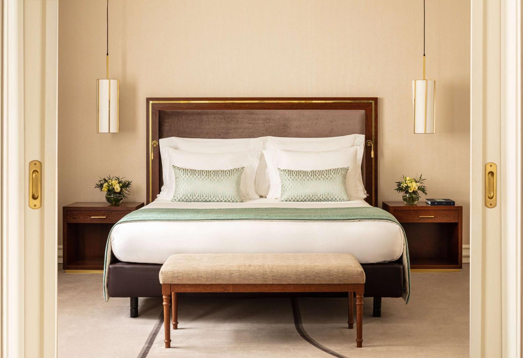 티볼리 아베니다 리베르다데 더 리딩 호텔 오브 더 월드 리스본 외부 사진 A bedroom at the Four Seasons Hotel, London