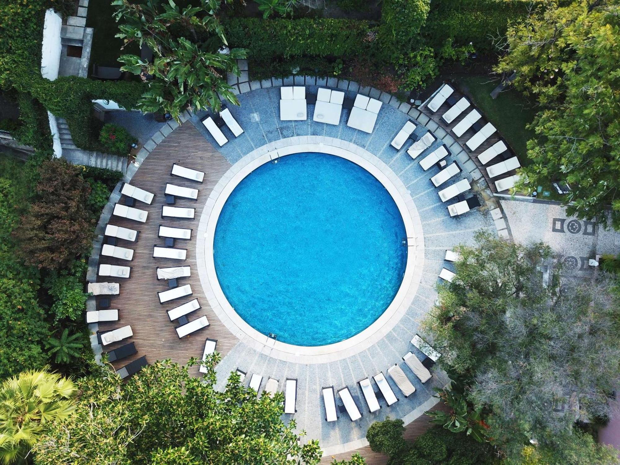 티볼리 아베니다 리베르다데 더 리딩 호텔 오브 더 월드 리스본 외부 사진 Aerial view of the pool